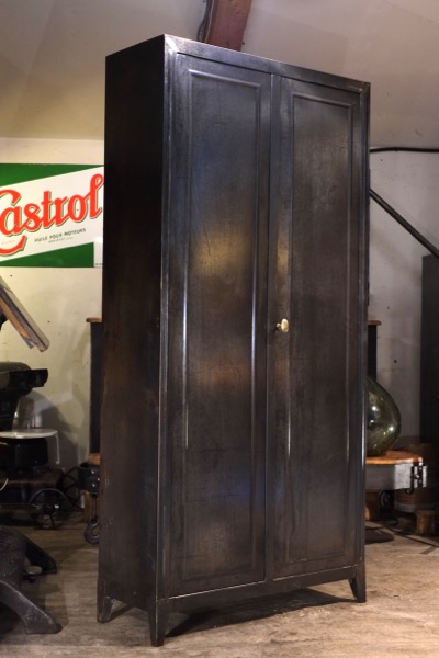 meuble industriel ancienne armoire forte Tolix